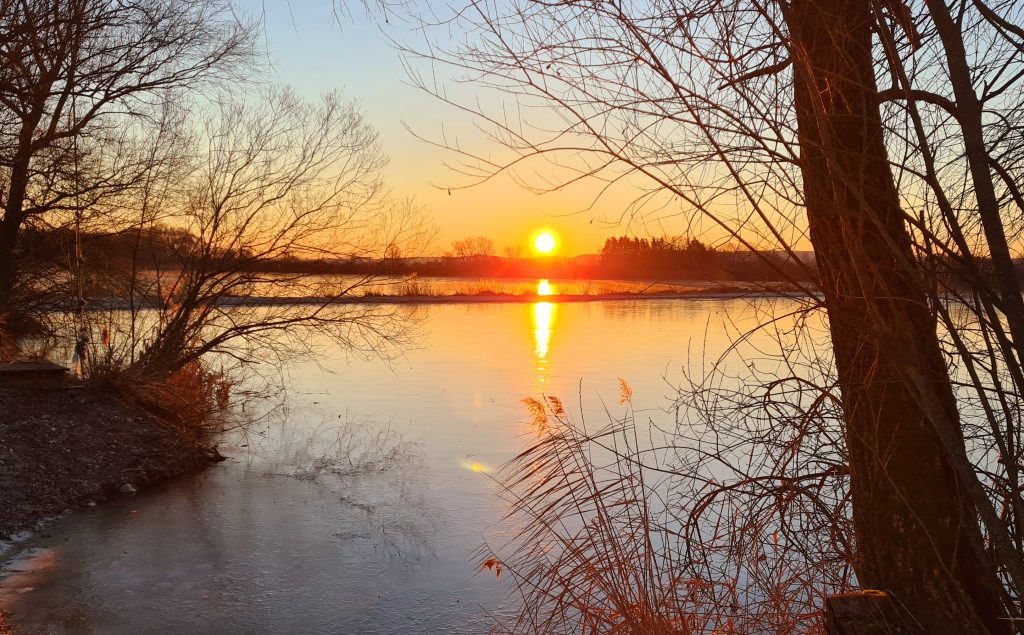 Sonnenaufgang am Moossandl Weiher Februar 2023